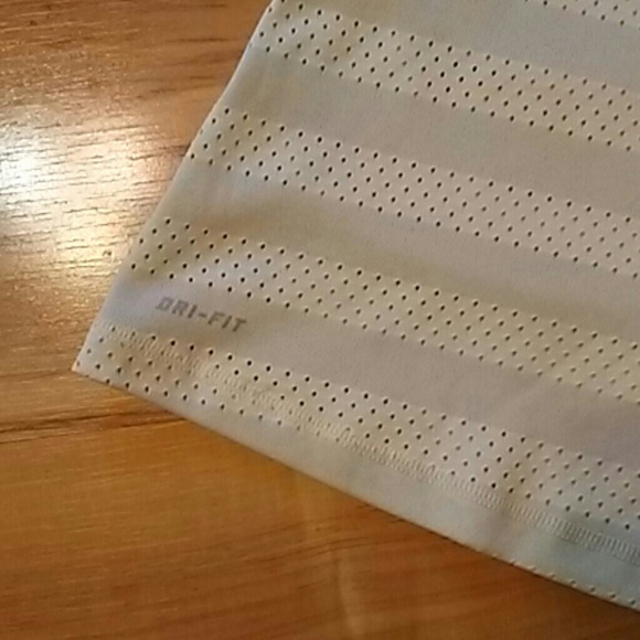 🌟 Nike Dri-Fit Racerback Sports / Athletic Top - Picture 3 of 5